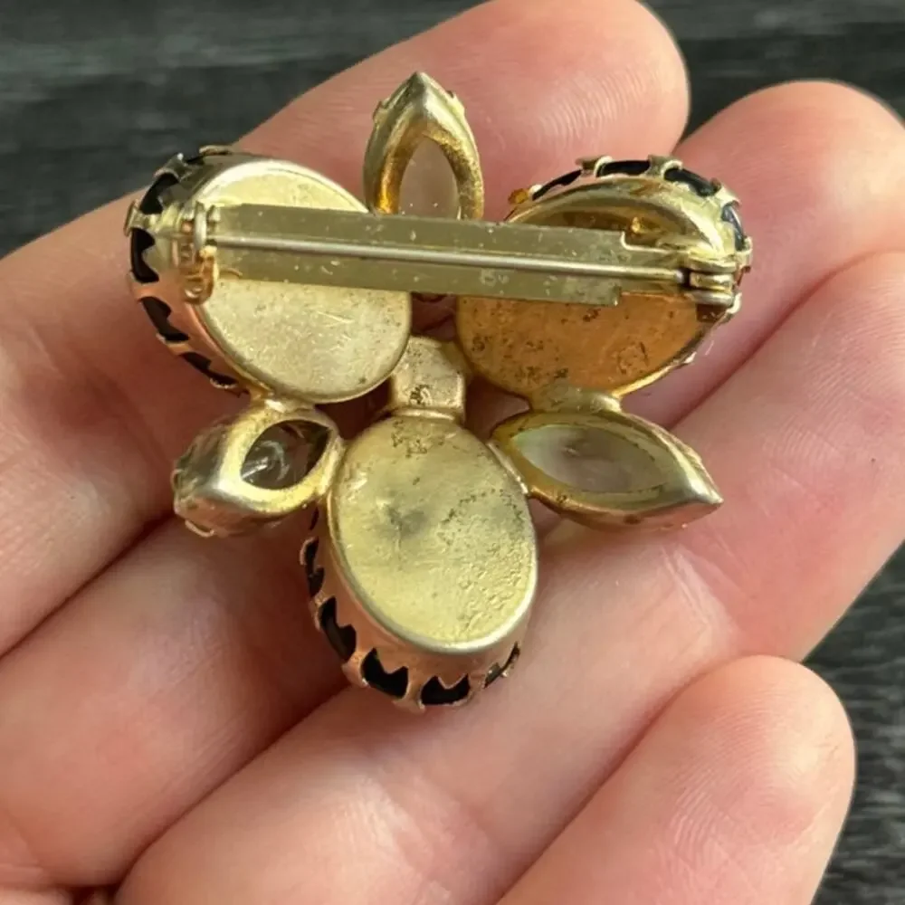 Vintage 1960s‎ Green Stones And Gold Tone Cabochon Prong Set Brooch Pin